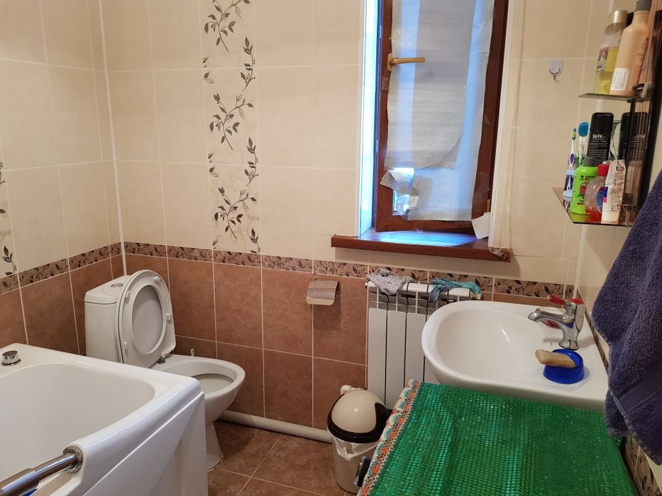 Жер үй сатылады.