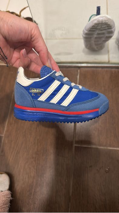 Adidasi adidas albastri