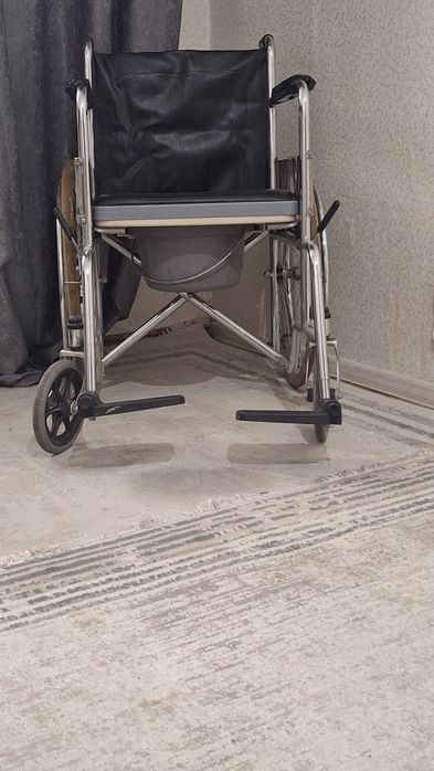 Инвалидная коляска с горшком