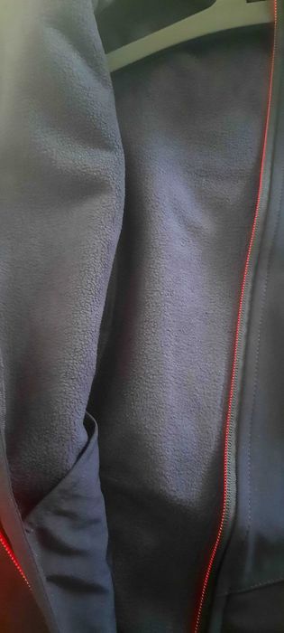 Дамско ветроупорно яке за планински трекинг
70 лв