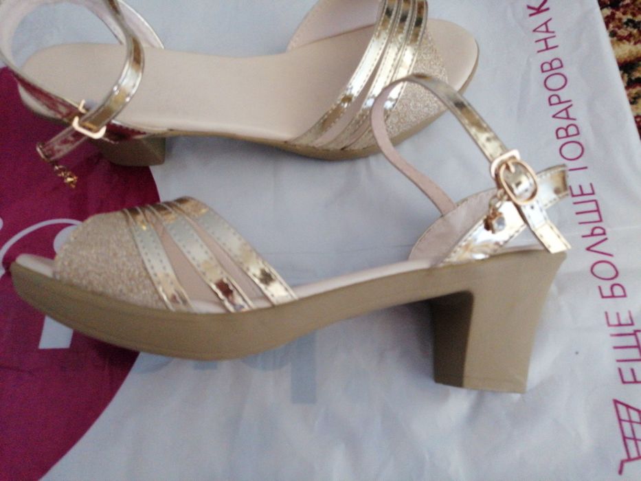 Продам босаножку новый