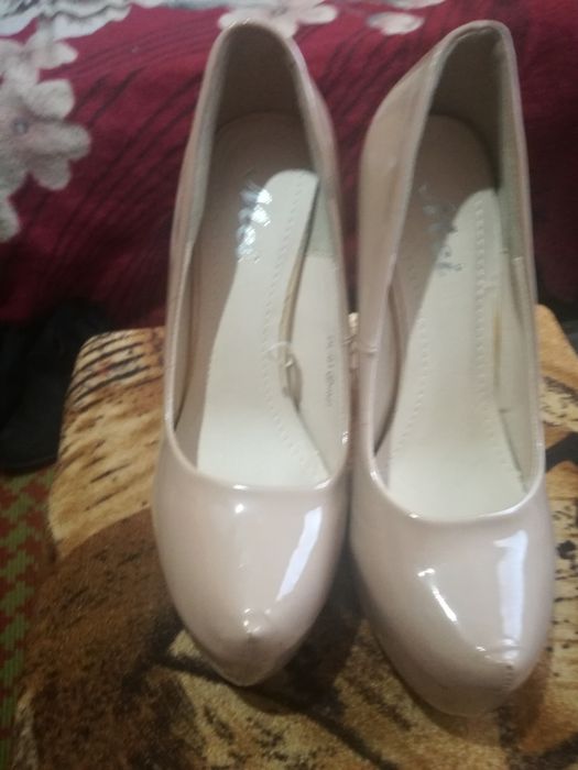 Vand pantofi de dama