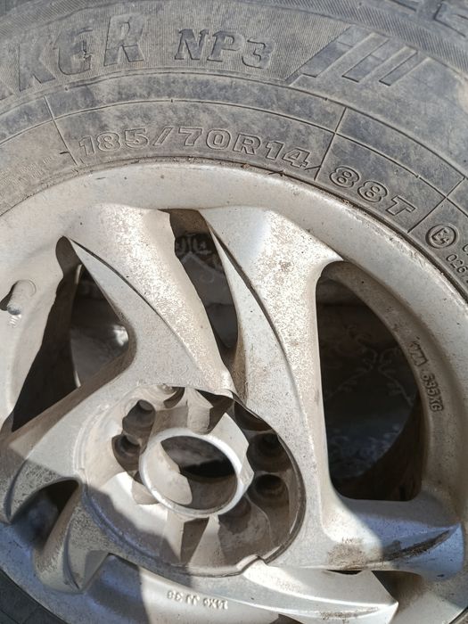 Резина зимняя деаметр 14