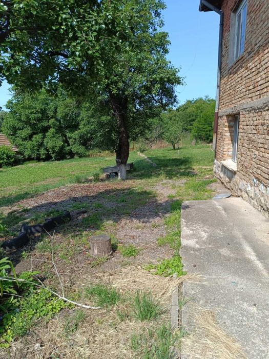 Дава се под наем Етаж от къща в с. Ковачица, Област Монтана - 1000 кв.м за 382.5 € - Снимка #2