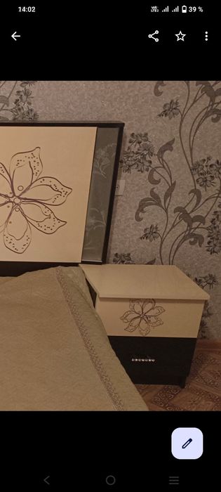 Продается Спальный гарнитур. Дверь купе