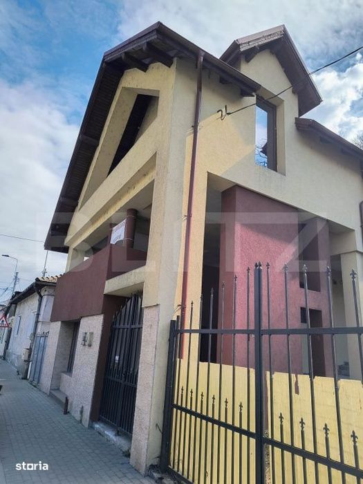 Casa de vanzare, 5 camere, 285 mp - Dej