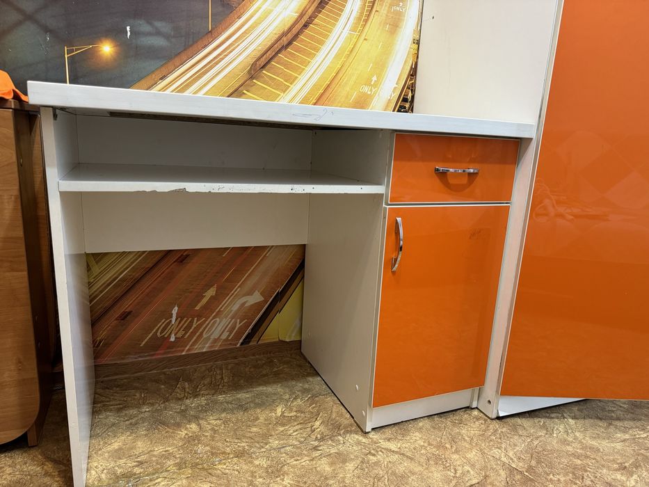 Шкаф и парта комплект