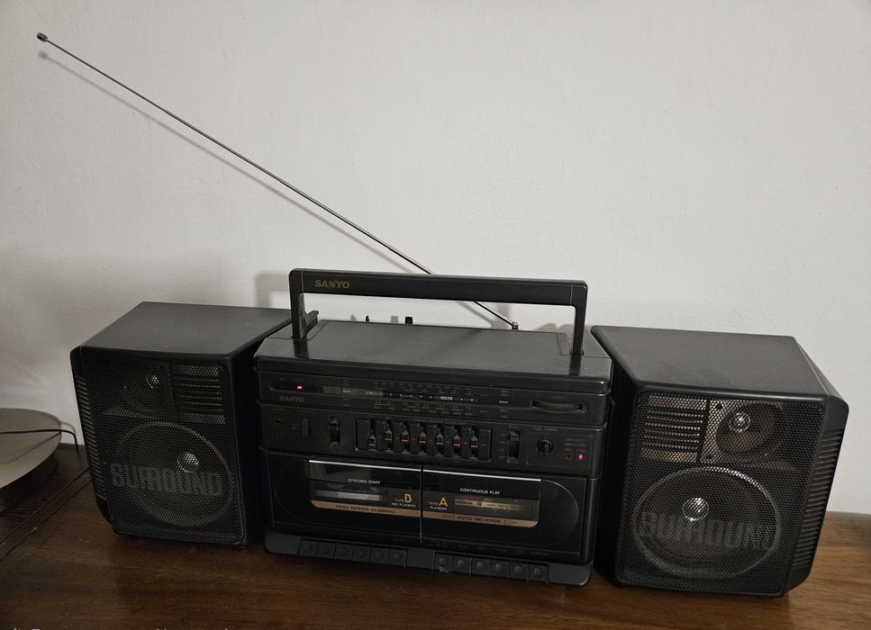 Продавам радио касетофон SANYO