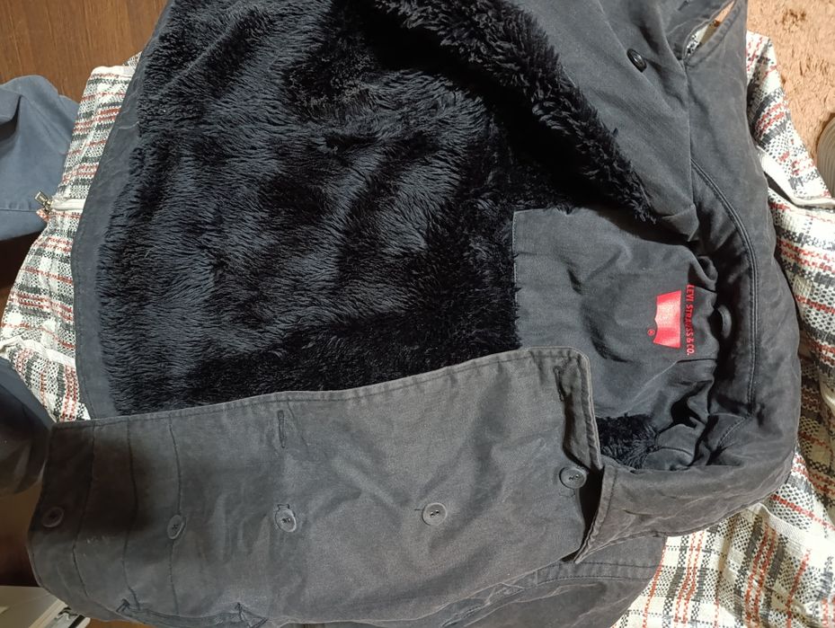 укороченная черная куртка от Levi Strauss