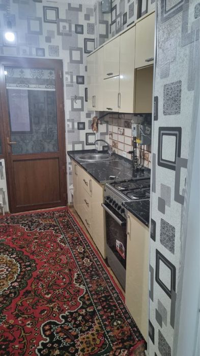 1 xonalik (2 xona qilingan) alohida alohida derazalik. 2 etaj