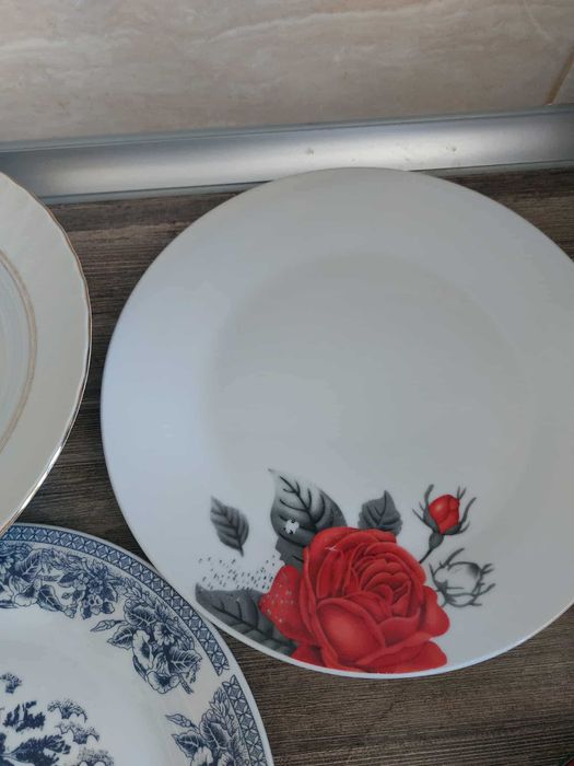 Две автентични стомни, домашни потреби, чинии