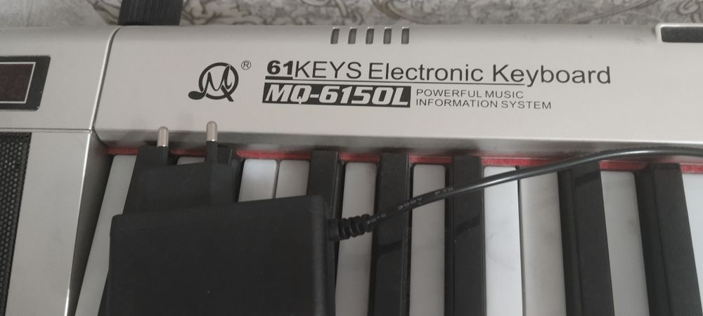 Продам синтезатор
