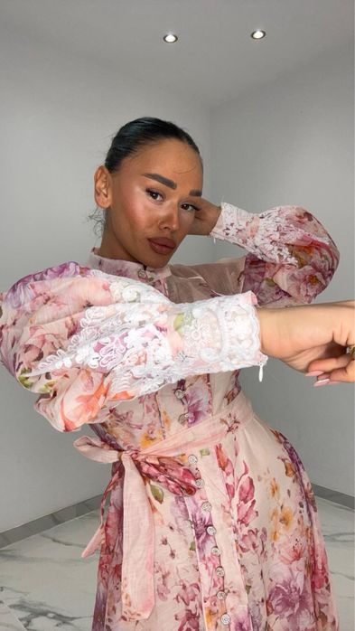 Рокля с дантела от вискоза