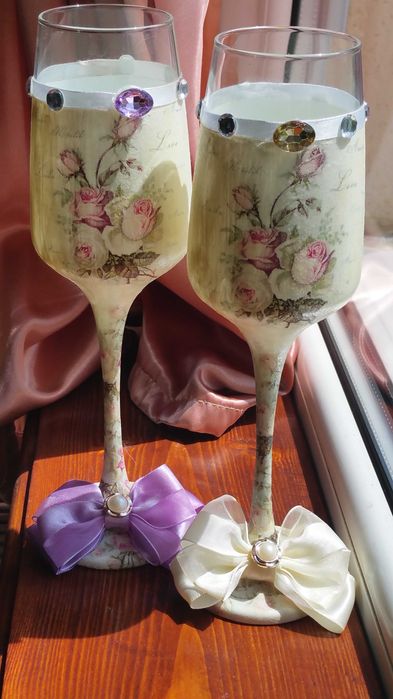 Set Pahare Miri / Nasi cu Cristale, decor trandafiri - 50 lei
