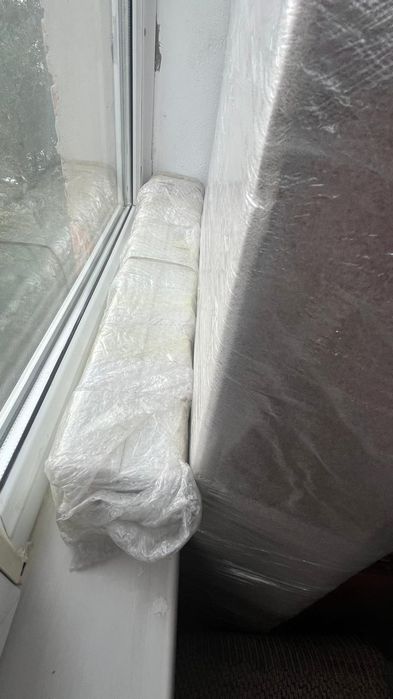Продаю стол с мраморным принтом