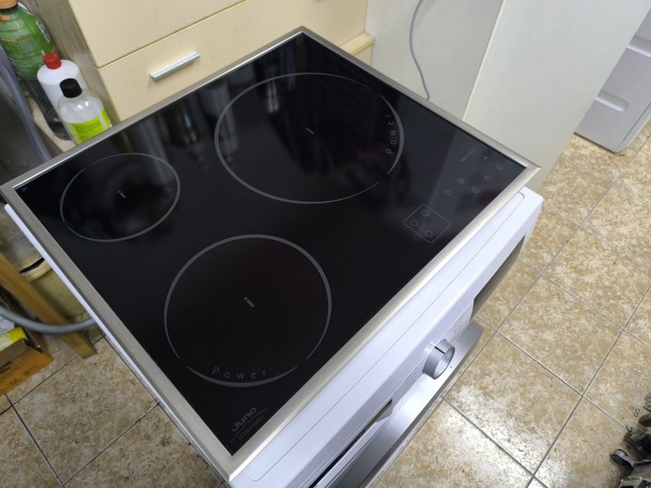 Индукционен плот JUNO Electrolux