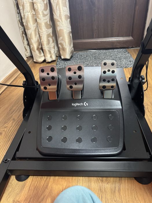 Logitech g29 със стойка