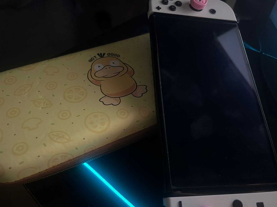 Nintendo Switch OLED + игра Super Smash Bros + Кейс