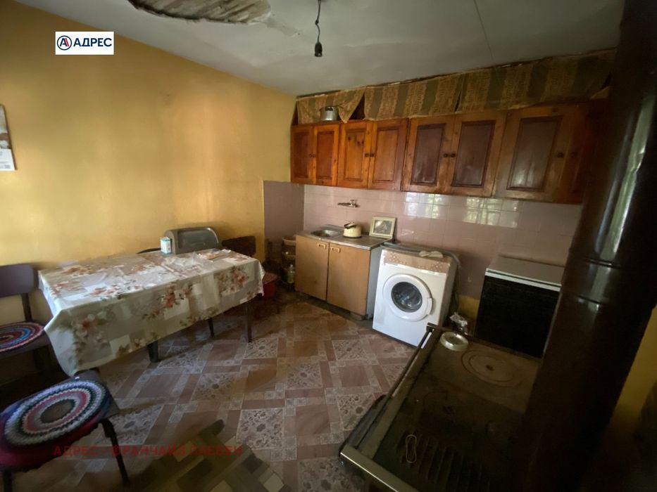 Къща в Враца, област-с.Баница площ 106 цена 25000