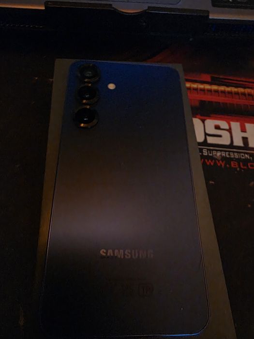 Samsung S25 12/256 (без торга)