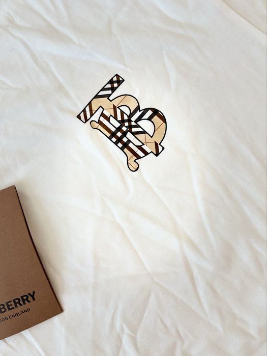 Tricou Burberry - Nou cu eticheta    Nu balenciaga nu nike nu gucci