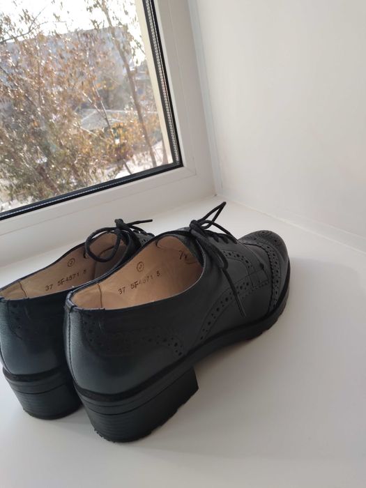 Срочно продам кожаные броги Юничел