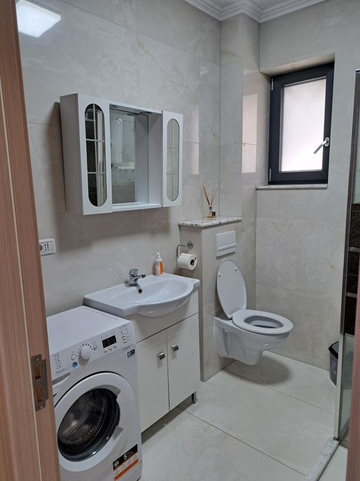 Închiriez apartament 3 camere  ,  loc de parcare inclus , in  zona AFI