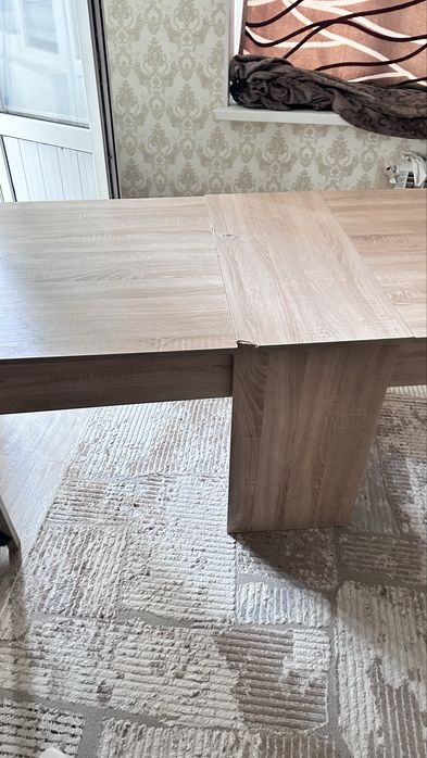 Продам раздвижной стол.