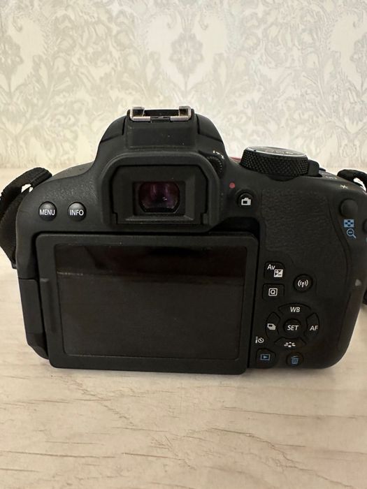 Продам фото аппарат модель Canon EOS 800D