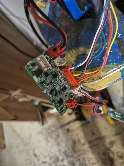 Aspiratoare verticale, inlocuire acumulatori si BMS