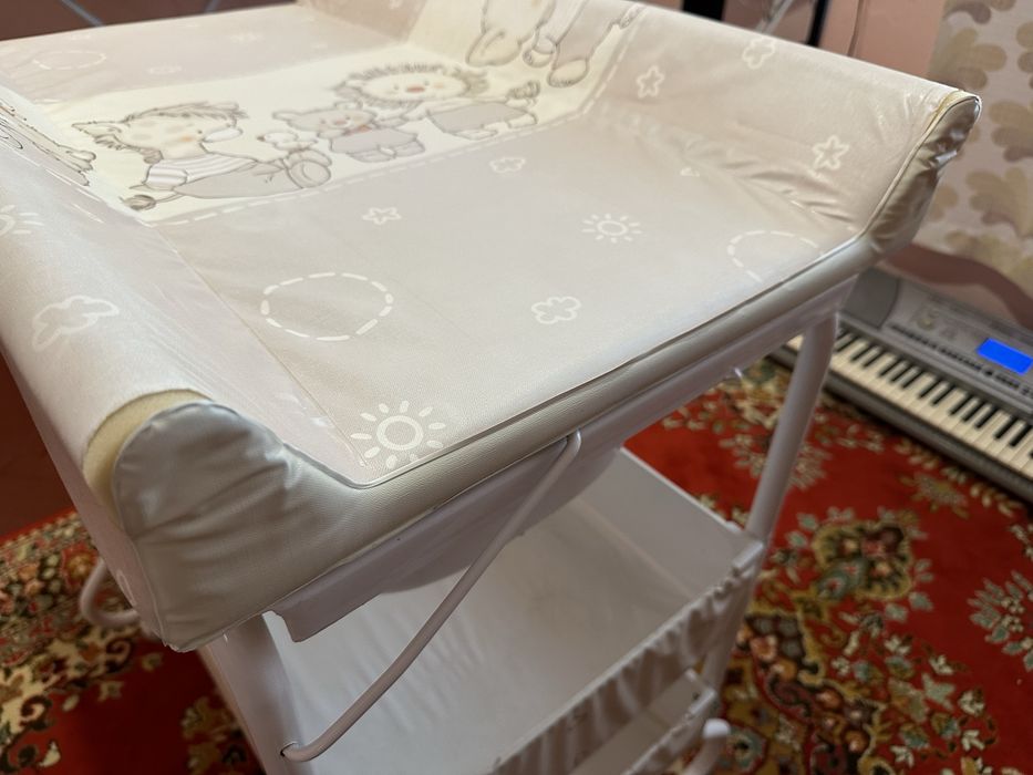 Маса за повиване с вана