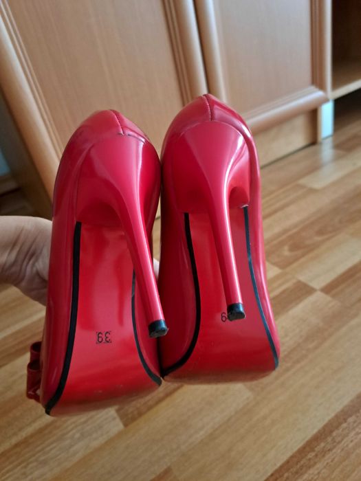 Червени дамски обувки със тънък ток номер39