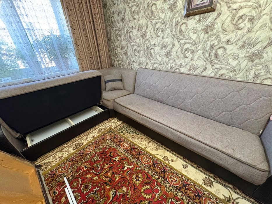 Диван угловой в хорошем состоянии