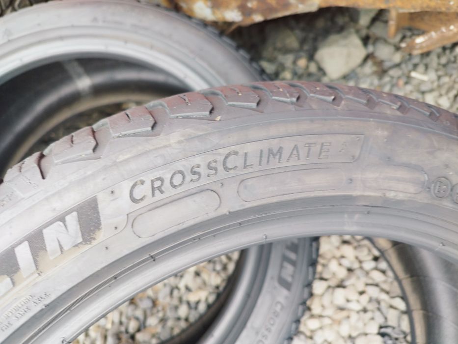 2 броя 235-45-18 Michelin CrossClimate