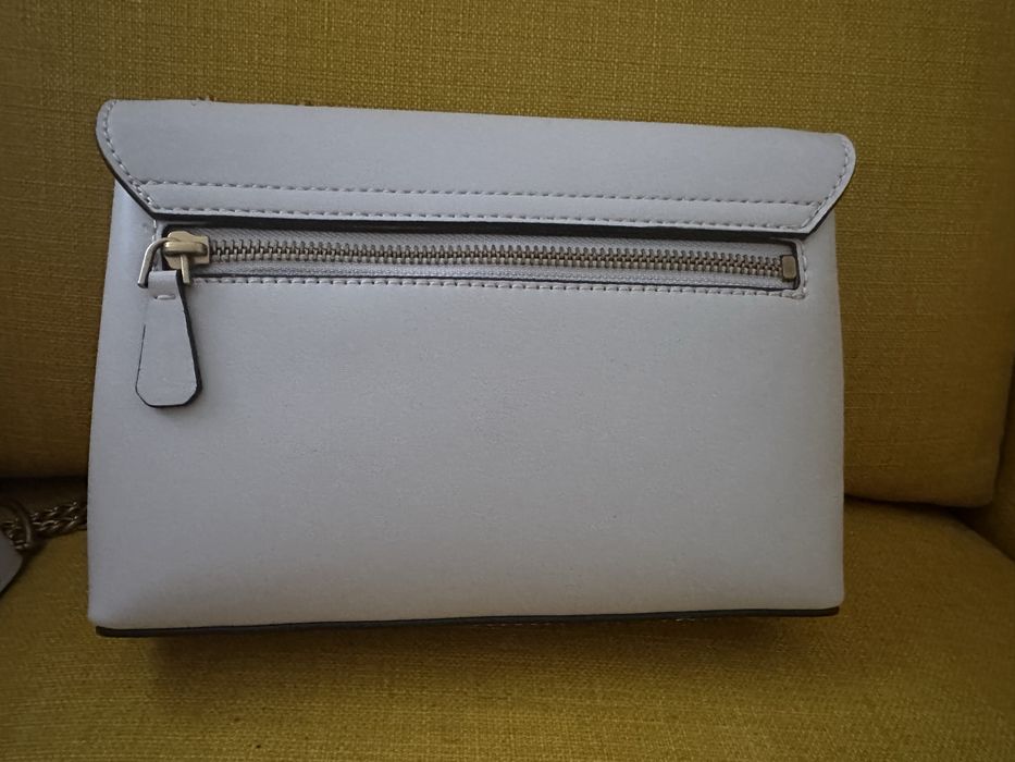Poseta Guess noua