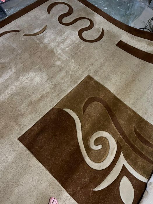 Vand  2 covoare unul de 3m/4m si unul de 1,5m/2m in stare foarte buna