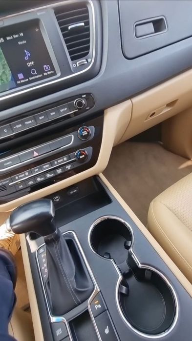 Срочно продается Kia Carnival 2019 года