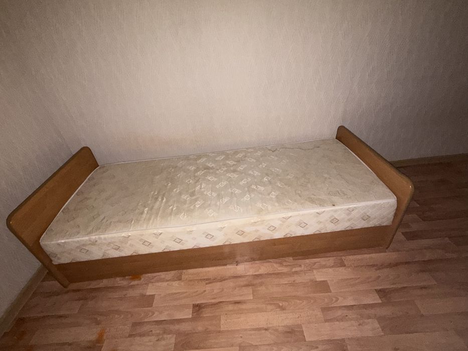 Одноместная кровать даром