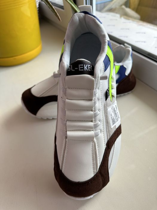 Продам новые кроссовки