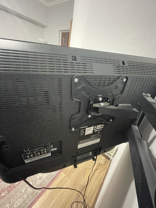 Продам телевизор Panasonic VIERA 37 LCD с кронштейном