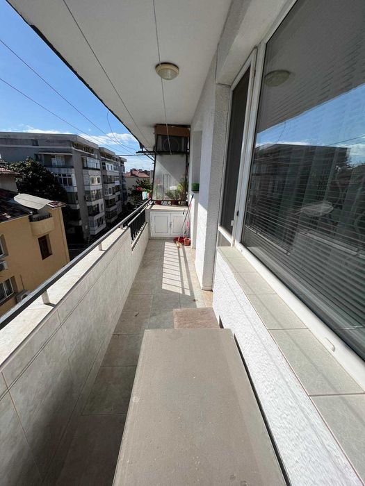 Чудесен тристаен апартамент в Центъра