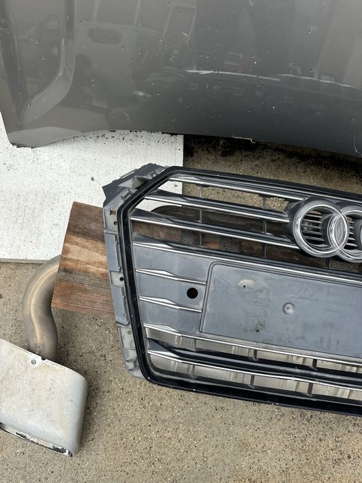 Audi A4 17-19г Предна Решетка ОЕ