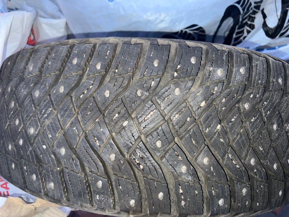 Резина с шипами зимняя Goodyear