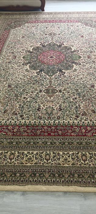 Ковер в хорошом состаяние размер на 2 на 4