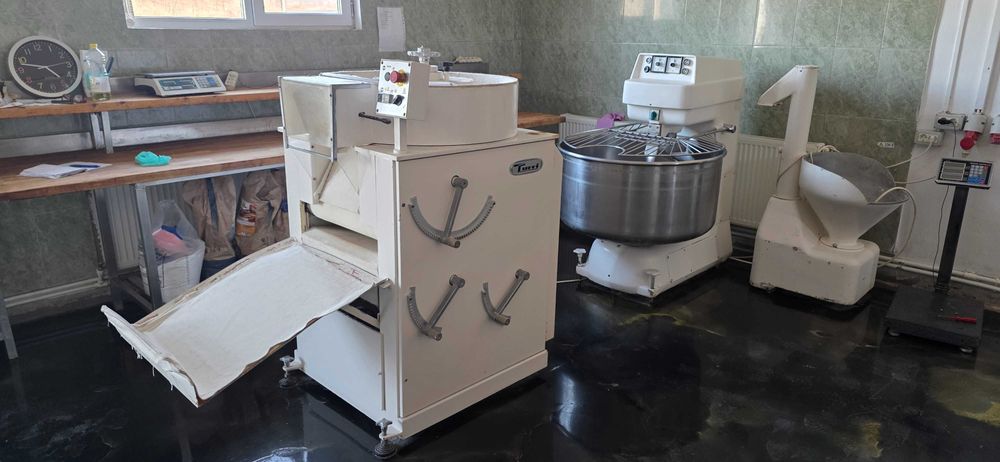 Vând Brutărie - Patiserie, teren 1.2 hectare, panouri fotovoltaice.