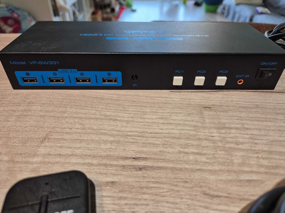 KVM превключвател 2 компютъра 1 монитор USB 3.0 KVM