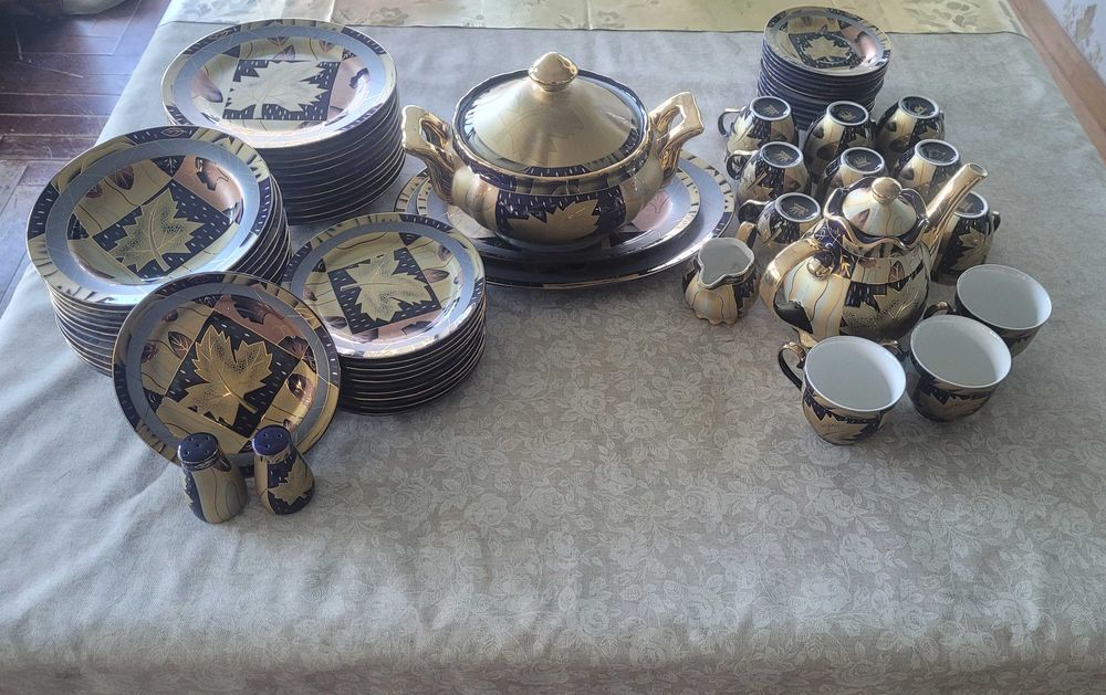 Сервиз с кленовыми листьями