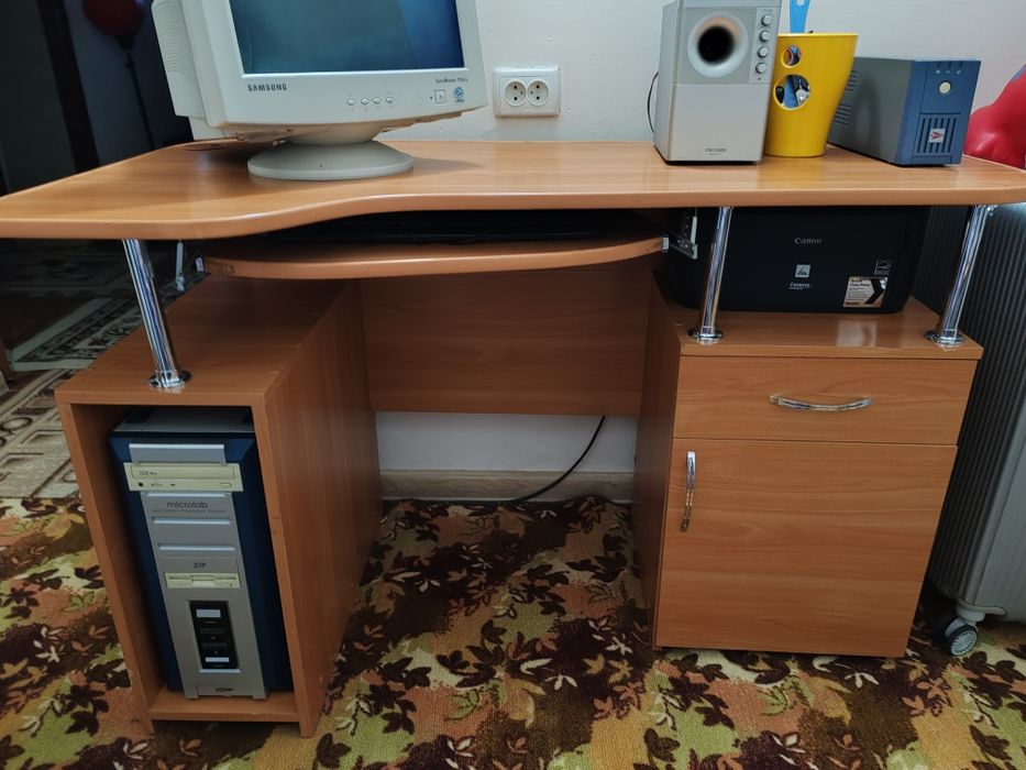 Компьютерный стол