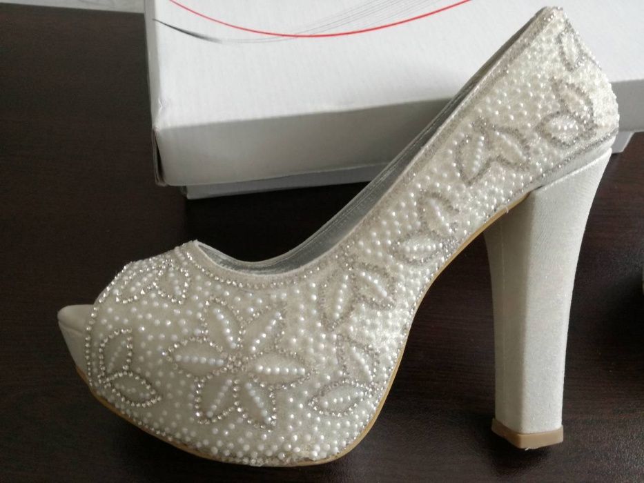 Официални дамски обувки