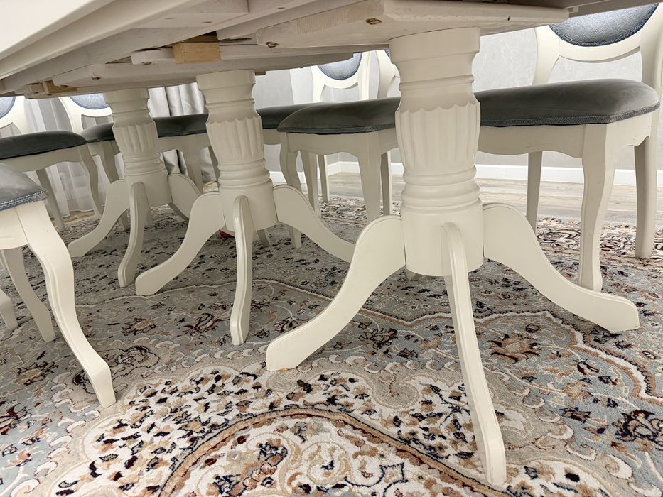 Гостинный стол из дерева